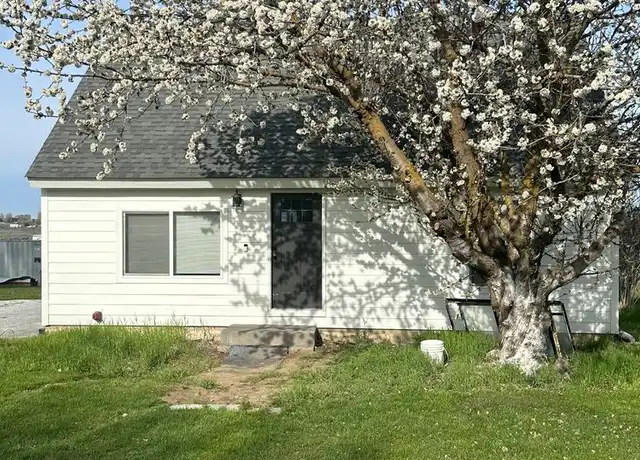 Property at 4 N Rd NE, Moses Lake, WA, 98837, 4 beds, 1 bath, [object Object]
