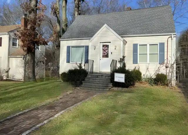 Property at 376 Dexter Dr, Bridgeport, CT, 06606, 5 beds, 2 baths, [object Object]