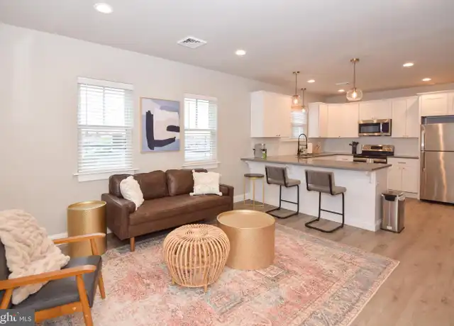Property at 1401 Market St Unit 2R, Camp Hill, PA, 17011, 1 bed, 1 bath, [object Object]