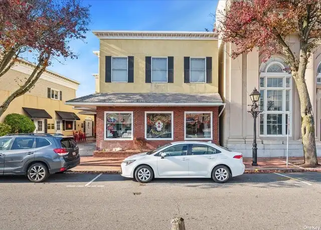 Property at 194 Park Ave Unit 2B, Amityville, NY, 11701, 2 beds, 1 bath, [object Object]