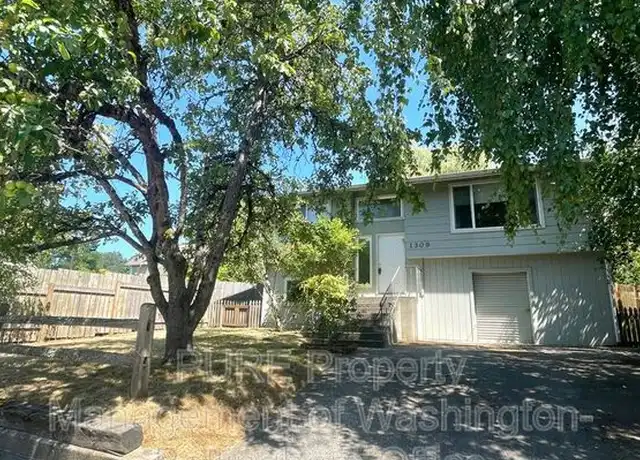 Property at 1309 23rd St, Bellingham, WA, 98225, 4 beds, 1.5 baths, [object Object]