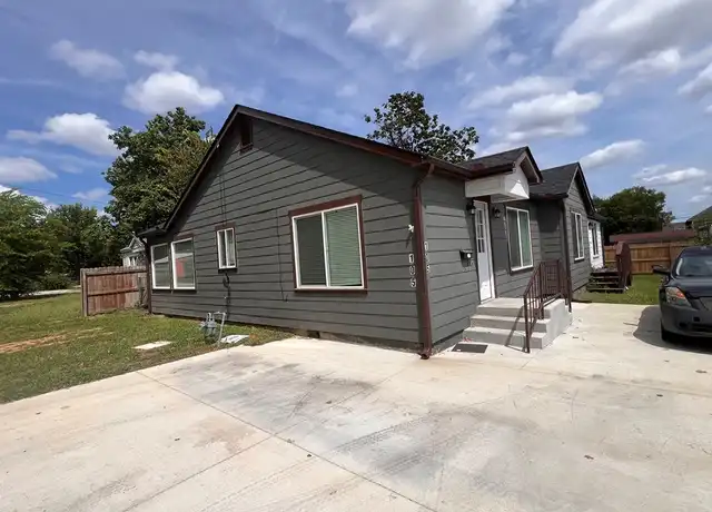 Property at 105 Poplar St, Springdale, AR, 72764, 4 beds, 1 bath, [object Object]