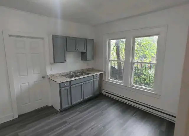 Property at 84 Chestnut St Unit 1S, Hartford, CT, 06120, 3 beds, 1 bath, [object Object]