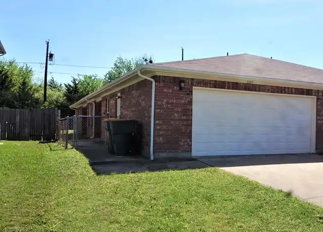 Property at 907 N Brents Ave, Sherman, TX, 75090, 3 beds, 2 baths, [object Object]