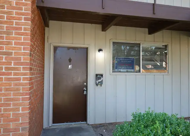 Property at 207 E Moore St Unit J, Valdosta, GA, 31602, 1 bed, 1 bath, [object Object]