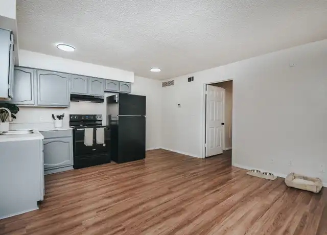 Property at 305 E Brazos St Unit 6, Victoria, TX, 77901, 1 bed, 1 bath, [object Object]