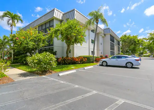Property at 788 Park Shore Dr Unit D27, Naples, FL, 34103, 2 beds, 2 baths, [object Object]
