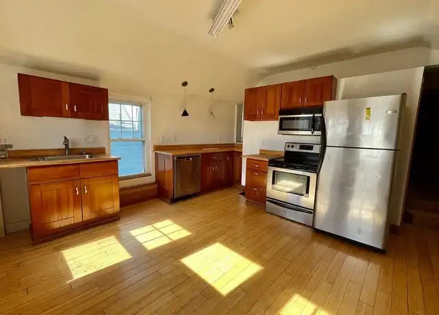 Property at 17 Suffolk St Unit 3, Chelsea, MA, 02150, 3 beds, 1 bath, [object Object]