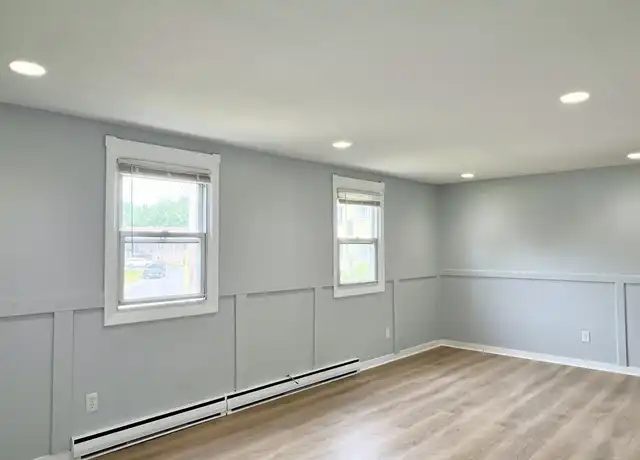 Property at 27 Elmwood Park Unit 1, Quincy, MA, 02170, 2 beds, 1 bath, [object Object]