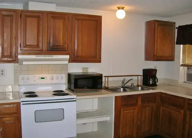 Property at 205 E Elm St, Burnet, TX, 78611, 1 bed, 1 bath, [object Object]