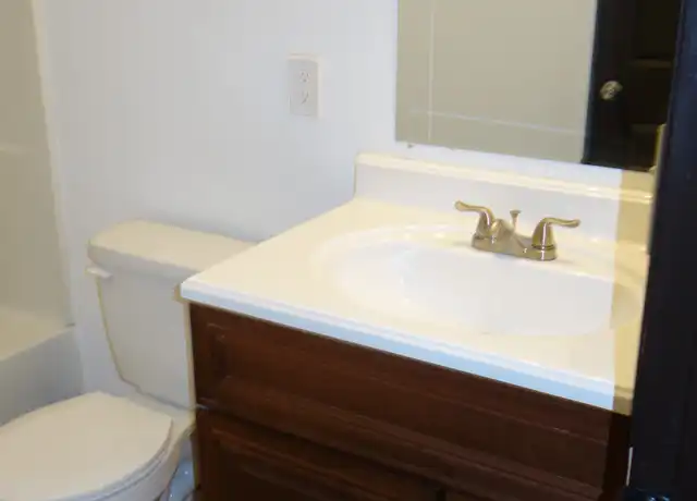 Property at 695 Sherburne Ave Unit 7, St Paul, MN, 55104, 2 beds, 1 bath, [object Object]
