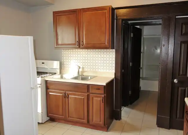 Property at 695 Sherburne Ave Unit 7, St Paul, MN, 55104, 2 beds, 1 bath, [object Object]