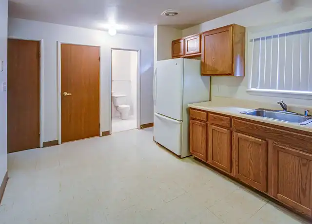 Property at Lighthouse Point Townhomes - 541 Shelbourne Ct, Racine, WI, 53402, 3 beds, 1.5 baths, [object Object]