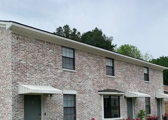Property at 1016 Louisville St, Starkville, MS, 39759, 2 beds, 1.5 baths, [object Object]