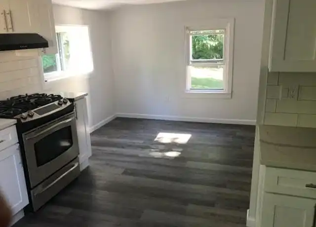 Property at 750 Commerce St, Thornwood, NY, 10594, 2 beds, 1 bath, [object Object]