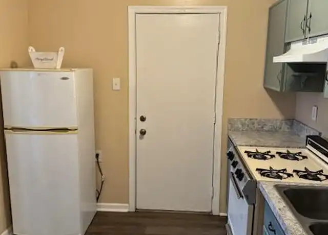Property at 130 S Railroad St Apt B, Hanover, PA, 17331, 1 bed, 1 bath, [object Object]