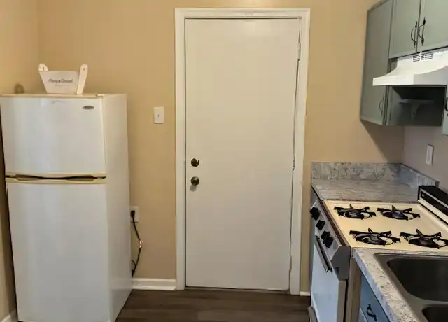 Property at 130 S Railroad St Apt B, Hanover, PA, 17331, 1 bed, 1 bath, [object Object]