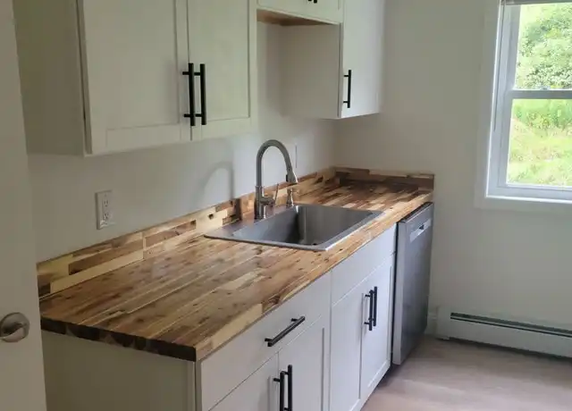 Property at 158 W Hill Rd, Gardiner, ME, 04345, 3 beds, 1.5 baths, [object Object]