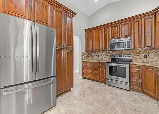 Property at 5621 Carriage Ln, Davie, FL, 33331, 3 beds, 2 baths, [object Object]