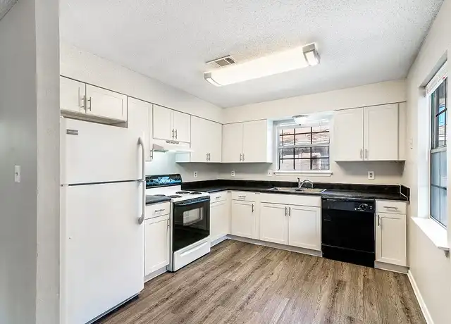 Property at Bradford Place Apartments - 2800 Bradford Pl NW, Fort Walton Beach, FL, 32547, 2 beds, 2 baths, [object Object]