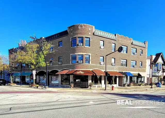 Photo of 483 Roger Williams Ave, Highland Park, IL 60035