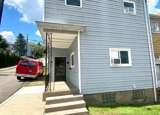 Property at 141 Virginia Ave, Mount Washington, PA, 15211, 3 beds, 2 baths, [object Object]