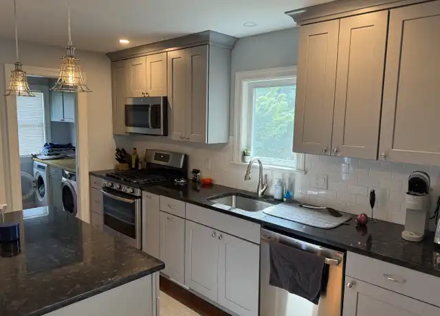 Property at 2 Unit Front House, Pawcatuck, CT, 06379, 2 beds, 1 bath, [object Object]