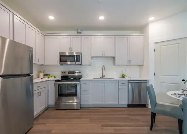 Property at Peyton Place - 6960 N Montana Ave, Portland, OR, 97217, 2 beds, 1 bath, [object Object]
