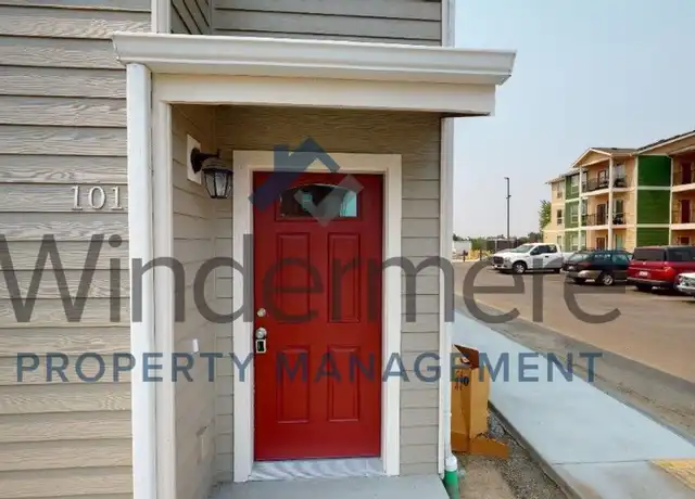 Property at 105 SW Silverstar Ln Unit 4, College Place, WA, 99324, 2 beds, 2.5 baths, [object Object]