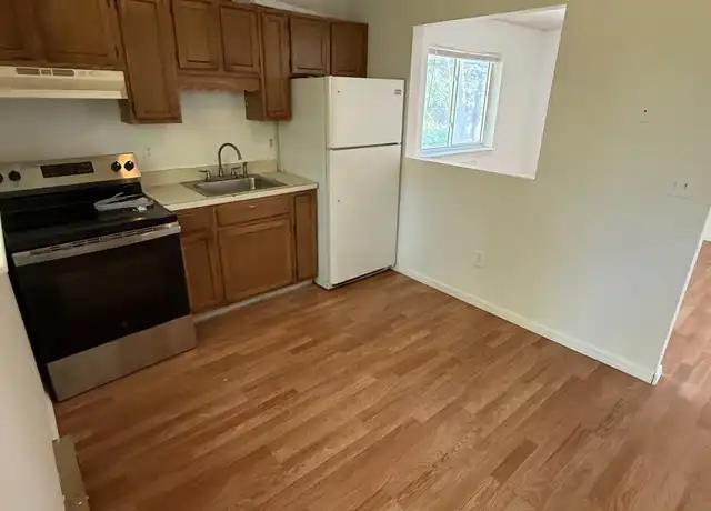 Property at 35 Woodward Ave, Waterbury, CT, 06705, 1 bed, 1 bath, [object Object]