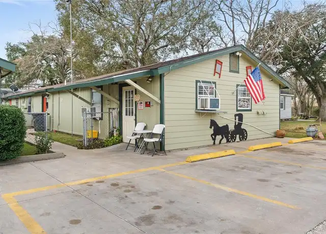 Property at 2200 Peach Ave Unit 3, Bay City, TX, 77414, 2 beds, 1 bath, [object Object]