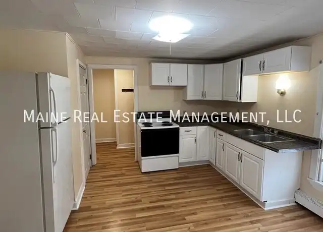 Property at 28A Autumn St, Bangor, ME, 04401, 3 beds, 1 bath, [object Object]