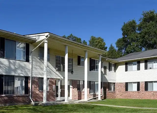 Property at Cherokee Hills Apartments - 2750 Cherokee Dr, Waterford Twp, MI, 48328, 1-2 bed, 1 bath, [object Object]