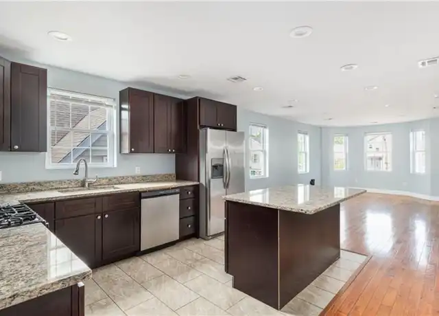 Property at 119 Oakland Ave Unit 2 Providence RI 02908, Providence, RI, 02908, 3 beds, 1 bath, [object Object]