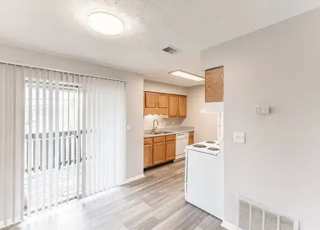 Property at Dover Glen Apartments - 2500 Spring Ave SW, Decatur, AL, 35601, 3 beds, 2 baths, [object Object]