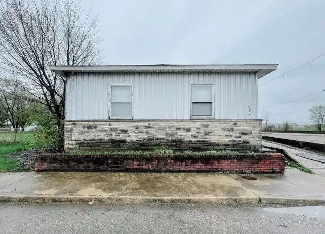 Property at 925 W Willard St, Muncie, IN, 47302, 3 beds, 2 baths, [object Object]