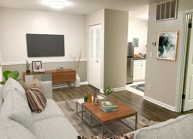 Property at 2600 Le Blanc Ct Unit 2, Louisville, KY, 40206, 1 bed, 1 bath, [object Object]