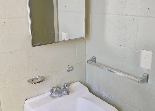 Property at 370 E Gordon Ave Unit B, Lyons, GA, 30436, 2 beds, 1 bath, [object Object]
