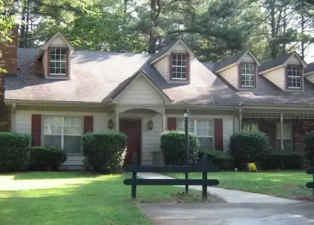 Photo of 1023 Habersham Ln, Lawrenceville, GA 30043