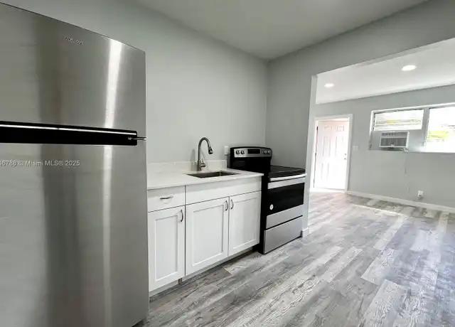 Property at 808 NW 7th Ter Unit 2, Hallandale Beach, FL, 33009, 2 beds, 1 bath, [object Object]