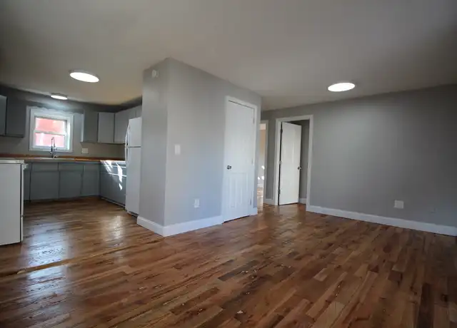 Property at 135 Chestnut St, Norwich, CT, 06360, 2 beds, 1 bath, [object Object]