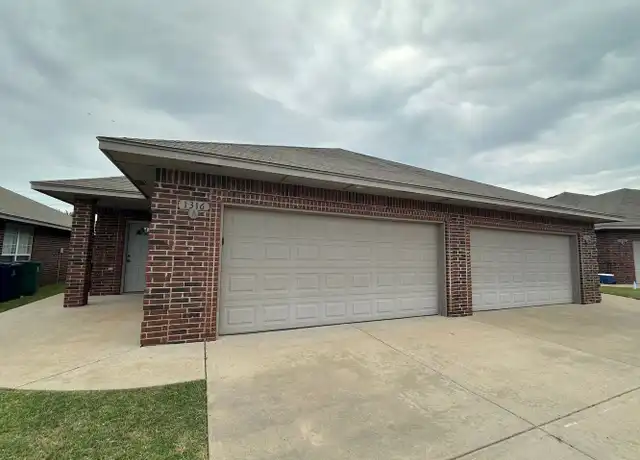 Property at 1316a Garden Gate Dr, Yukon, OK, 73099, 3 beds, 2 baths, [object Object]