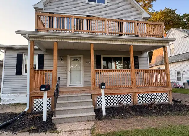 Property at 2127 E 31st St Unit Top/2nd Floor, Lorain, OH, 44055, 2 beds, 1 bath, [object Object]