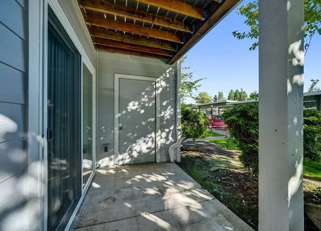 Photo of 380 NW Gina Way, Beaverton, OR 97006