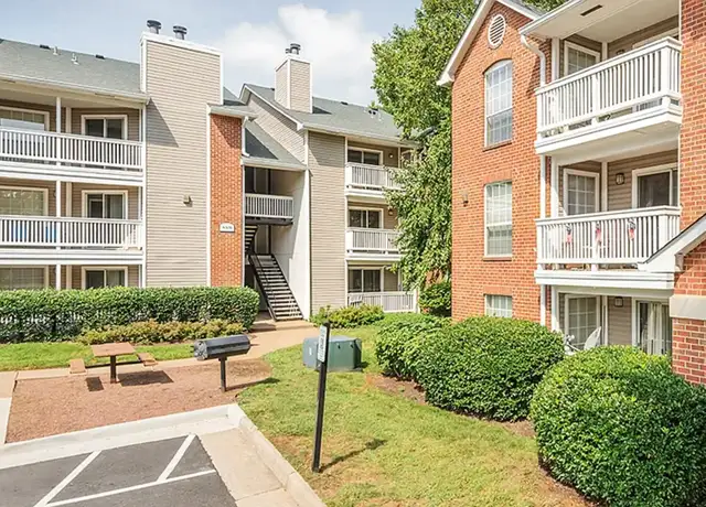 Photo of 1526 Lincoln Cir, West McLean, VA 22102