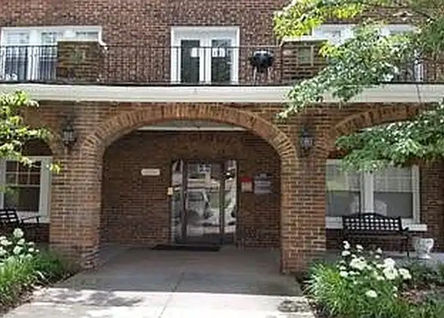 Property at Park Plaza Apartments - 205 Brush Creek Blvd, Kansas City, MO, 64112, 0-1 beds, 1 bath, [object Object]