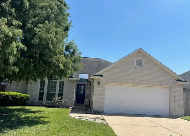 Property at 111 Hackamore Ln, Victoria, TX, 77904, 3 beds, 2 baths, [object Object]
