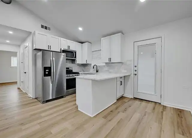 Property at 1911 David St, Austin, TX, 78705, 6 beds, 3 baths, [object Object]