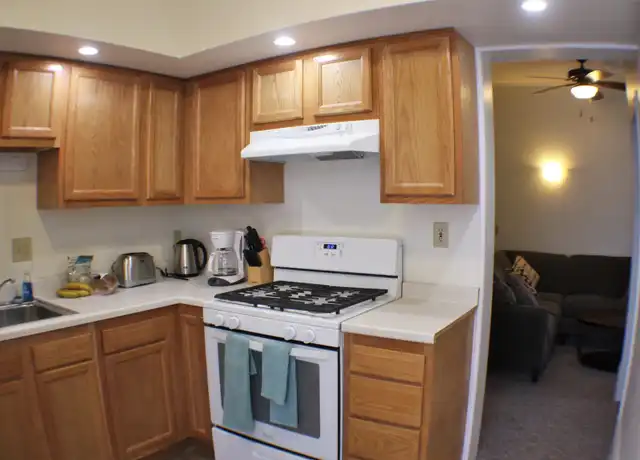 Property at 232 S Geneva St Apt 4, Ithaca, NY, 14850, 2 beds, 1 bath, [object Object]