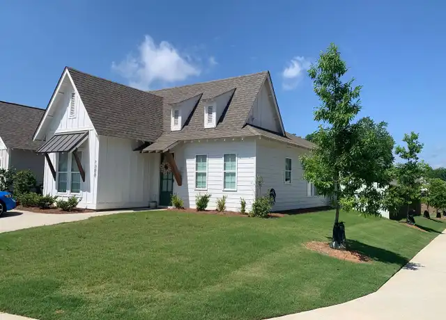 Property at 1300 Woodland Cir, Opelika, AL, 36801, 3 beds, 2 baths, [object Object]